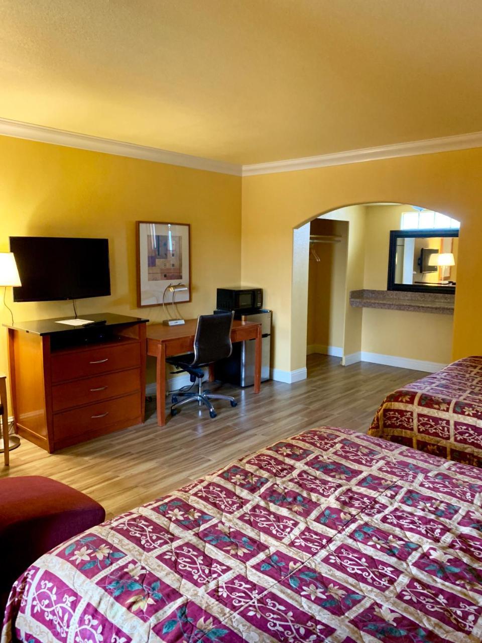 Town & Country Motel Livingston Exterior foto